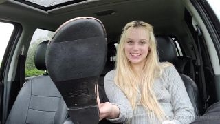 Teen schoolgirl lets her voice be heard gas station porn